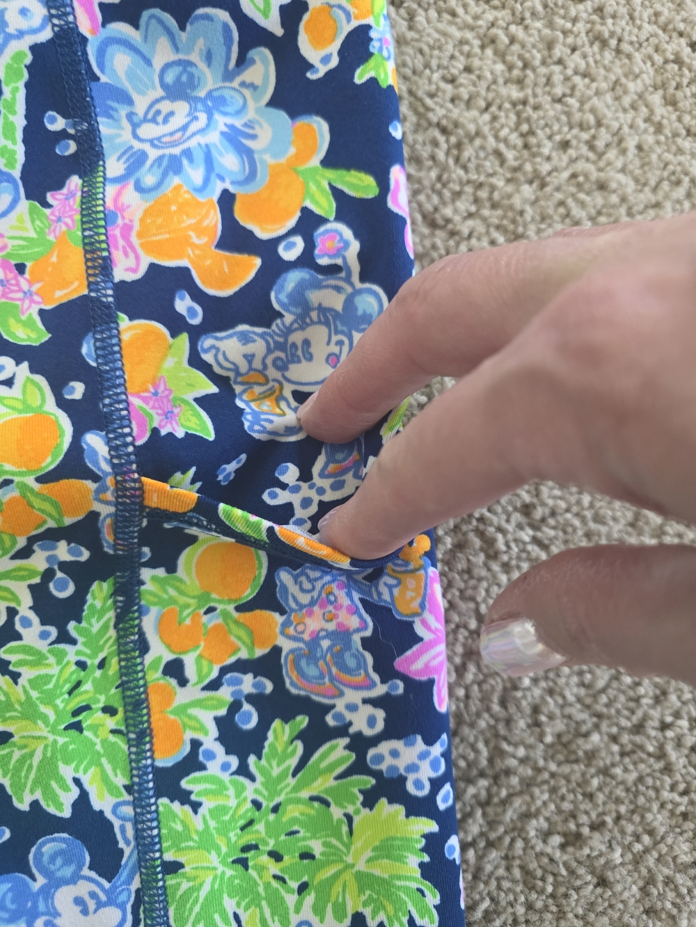 Disney Parks x Lilly Pulitzer "Lilly Loves Mickey" Leggings *Limited Edition* - Picture 6 of 10